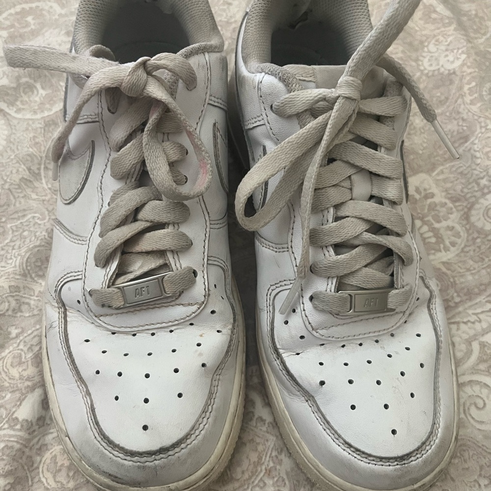 Women’s NIKE AIR FORCE 1 ‘07 Sneaker Size 8 White Leather